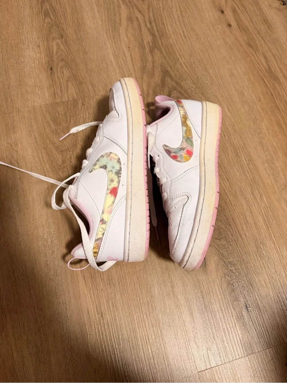 Nike Women's White Low-Top Sneakers with Pastel Marble Swoosh